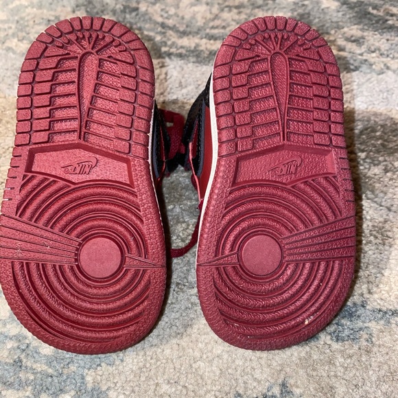 Jordan 1 Mid Toddler Size 4C - Picture 4 of 4